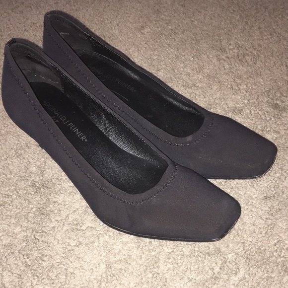 Donald J Pliner Seana Black Fabric Kitten Heels - Picture 2 of 6